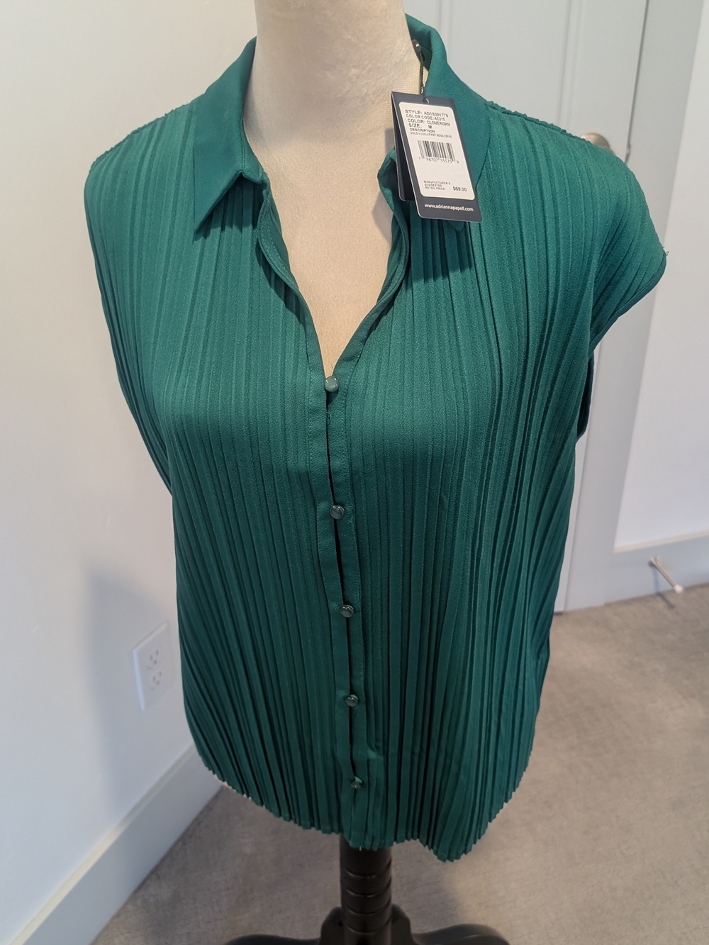 Pleated Button-Front Sleeveless Top in Teal